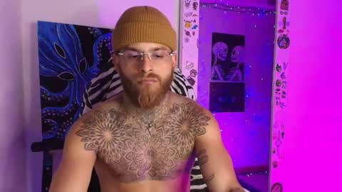 Snapshot of vickingcock7 chatting on February 11, 1:10 am vickingcock7 online show from February 11, 1:10 am