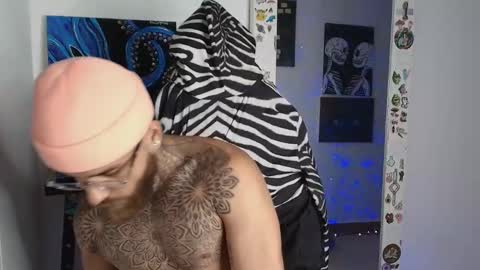 Snapshot of vickingcock7 chatting on February 19, 7:04 am vickingcock7 online show from February 19, 7:04 am