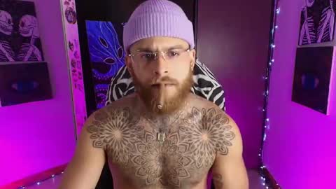 Snapshot of vickingcock7 chatting on February 25, 6:12 am vickingcock7 online show from February 25, 6:12 am