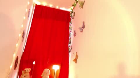 Vicky  online show from December 29, 7:00 pm