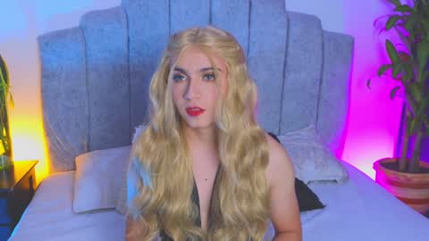 Snapshot of vicky_hot_x chatting on January 3, 6:22 am online show from January 3, 6:22 am