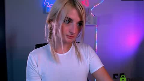 vicky_kim online show from August 9, 3:23 am