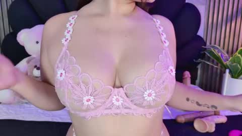 vicky_lopezz_ online show from April 5, 2:42 am
