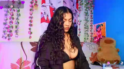 Snapshot of vicky_miller_05 chatting on June 17, 8:32 pm vicky_miller_05 online show from June 17, 8:32 pm