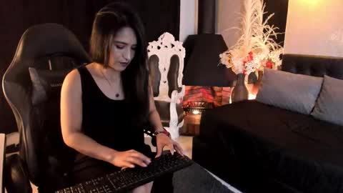 Snapshot of vicky_sst chatting on February 24, 6:11 am Vicky online show from February 24, 6:11 am