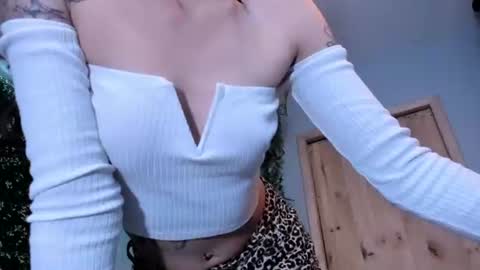 Snapshot of vickyjackson_ chatting on June 22, 12:24 am Victoria online show from June 22, 12:24 am