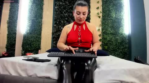 Vicky online show from February 10, 9:08 pm