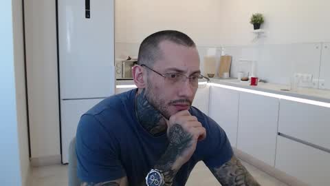 Snapshot of victor_rhino chatting on February 6, 10:51 am Victor rhinoff online show from February 6, 10:51 am