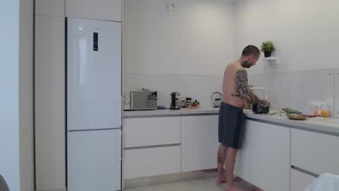 Snapshot of victor_rhino chatting on February 9, 11:14 am Victor rhinoff online show from February 9, 11:14 am