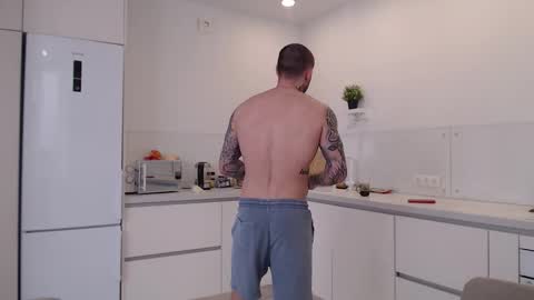 Snapshot of victor_rhino chatting on February 12, 10:43 am Victor rhinoff online show from February 12, 10:43 am