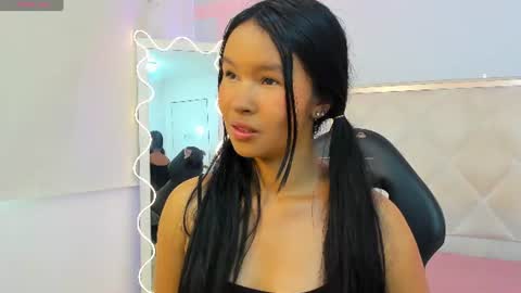 Snapshot of victoria1_tay chatting on June 25, 7:18 pm victoria1_tay online show from June 25, 7:18 pm
