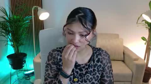 Snapshot of victoria___moon chatting on January 6, 1:15 pm victoria online show from January 6, 1:15 pm