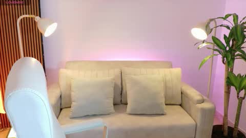 Snapshot of victoria___moon chatting on February 3, 1:27 pm victoria online show from February 3, 1:27 pm