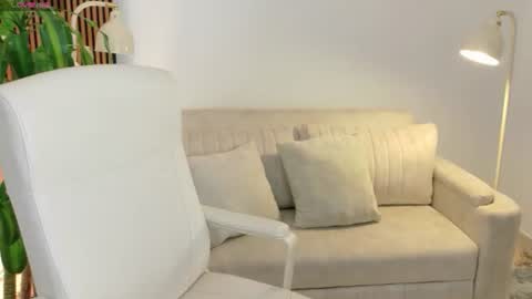 Snapshot of victoria___moon chatting on June 17, 3:35 pm victoria online show from June 17, 3:35 pm