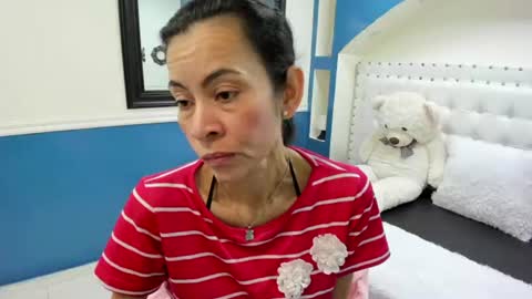 Snapshot of victoria__grey_ chatting on July 31, 5:12 pm Victoria grey online show from July 31, 5:12 pm