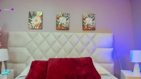Snapshot of victoria__lee_ chatting on May 19, 4:30 am victoria__lee_ online show from May 19, 4:30 am
