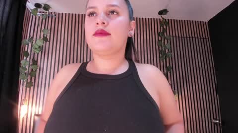 Snapshot of victoria__ponce chatting on February 6, 8:13 pm victorira online show from February 6, 8:13 pm