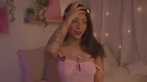 Snapshot of victoria__rossi chatting on June 20, 1:25 pm online show from June 20, 1:25 pm