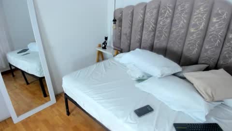 valentina online show from September 17, 11:45 am