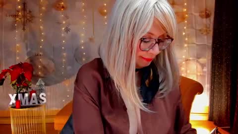 diorvictoria9 online show from December 10, 10:37 pm