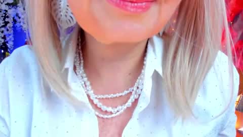 diorvictoria9 online show from February 13, 7:42 pm