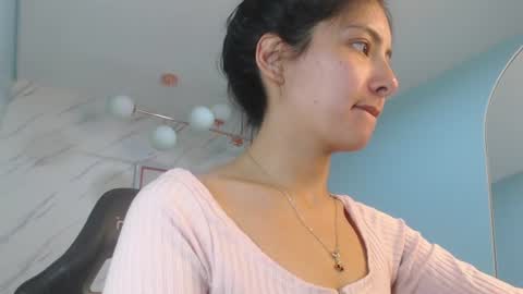 Snapshot of victoria_hernandez_t chatting on June 22, 1:08 pm Victoria online show from June 22, 1:08 pm