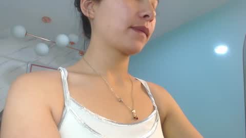 Snapshot of victoria_hernandez_t chatting on June 29, 1:00 pm Victoria online show from June 29, 1:00 pm
