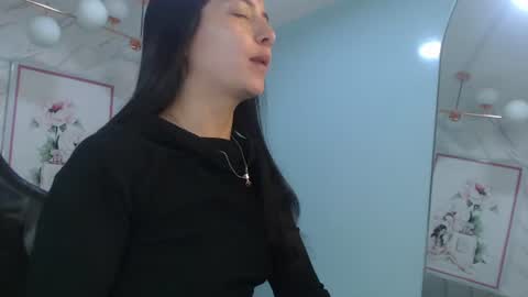 Snapshot of victoria_hernandez_t chatting on June 30, 1:12 pm Victoria online show from June 30, 1:12 pm