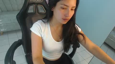 Snapshot of victoria_hernandez_t chatting on July 9, 1:59 pm Victoria online show from July 9, 1:59 pm