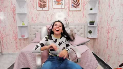 Victoria Houston  online show from January 3, 5:06 am