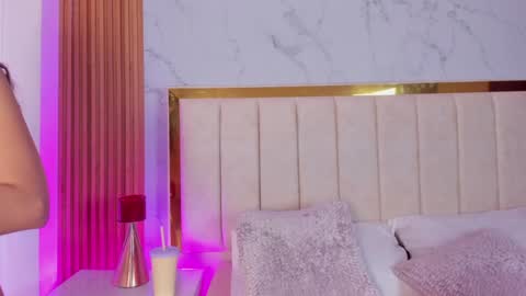 Snapshot of victoria_joliegb chatting on December 17, 12:11 pm Victoria Lozano online show from December 17, 12:11 pm