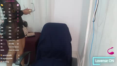 Snapshot of victoria_milf06 chatting on January 13, 9:19 am victoria online show from January 13, 9:19 am