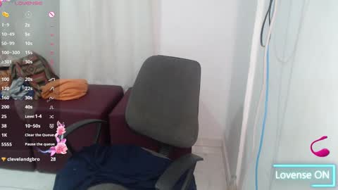 Snapshot of victoria_milf06 chatting on February 14, 9:34 am victoria online show from February 14, 9:34 am