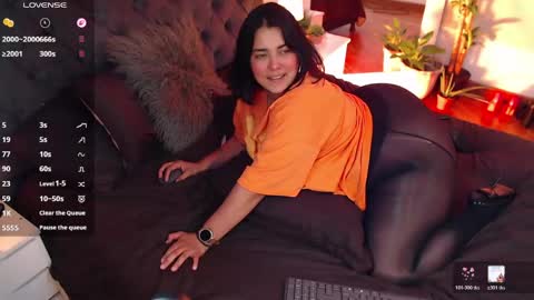 Snapshot of victoria_monteroo chatting on April 22, 1:30 am Call me Vic online show from April 22, 1:30 am