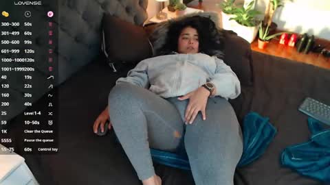 Snapshot of victoria_monteroo chatting on April 28, 11:54 pm Call me Vic online show from April 28, 11:54 pm