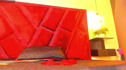 Vicky  online show from April 12, 3:55 am