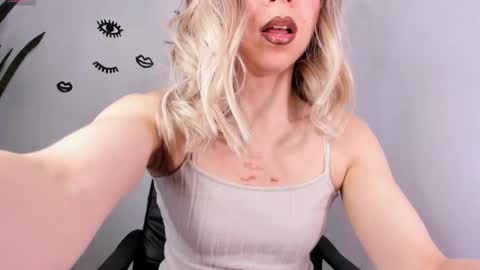 D A N I online show from November 11, 6:52 pm