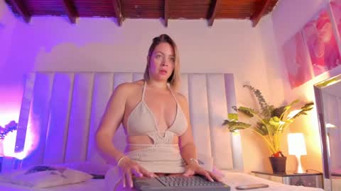 Snapshot of victoria_rash chatting on December 12, 2:44 pm VICTORIA online show from December 12, 2:44 pm