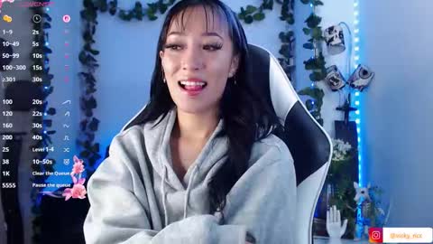 Victoria  online show from November 25, 7:03 pm