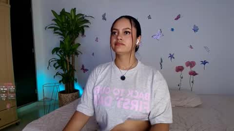 Snapshot of victoriablack_ chatting on February 20, 7:36 pm Victoria online show from February 20, 7:36 pm