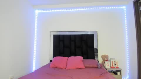 VICTORIA online show from March 7, 12:01 pm