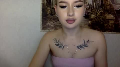 Snapshot of victoriacrystal_ chatting on October 6, 6:49 pm victoriacrystal_ online show from October 6, 6:49 pm