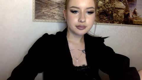 Snapshot of victoriacrystal_ chatting on October 7, 7:44 pm victoriacrystal_ online show from October 7, 7:44 pm