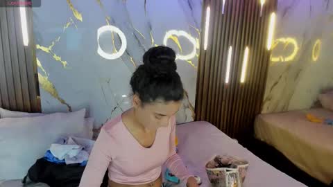 Snapshot of victoriaduarte chatting on November 21, 8:07 pm Victoria online show from November 21, 8:07 pm