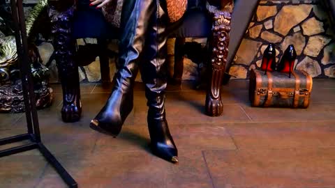 Victoria Heller online show from November 24, 4:56 am