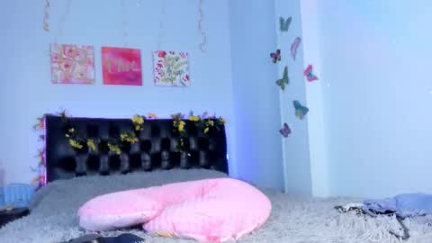 Snapshot of victorialarson2 chatting on November 7, 11:05 pm Victoria Larson - Independient Model online show from November 7, 11:05 pm