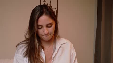 Snapshot of victorianova chatting on May 28, 10:29 pm VictoriaNova online show from May 28, 10:29 pm