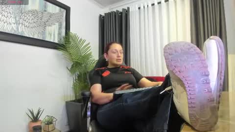 victoriapaker online show from July 3, 10:54 am
