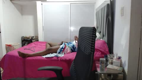 Snapshot of victoriaphillips chatting on December 20, 7:01 am ONLYFANS online show from December 20, 7:01 am