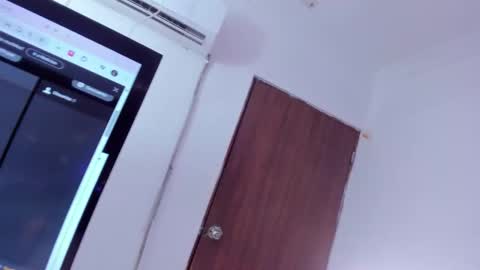 Snapshot of victoriasanz_ chatting on October 8, 5:27 am victoriasanz_ online show from October 8, 5:27 am